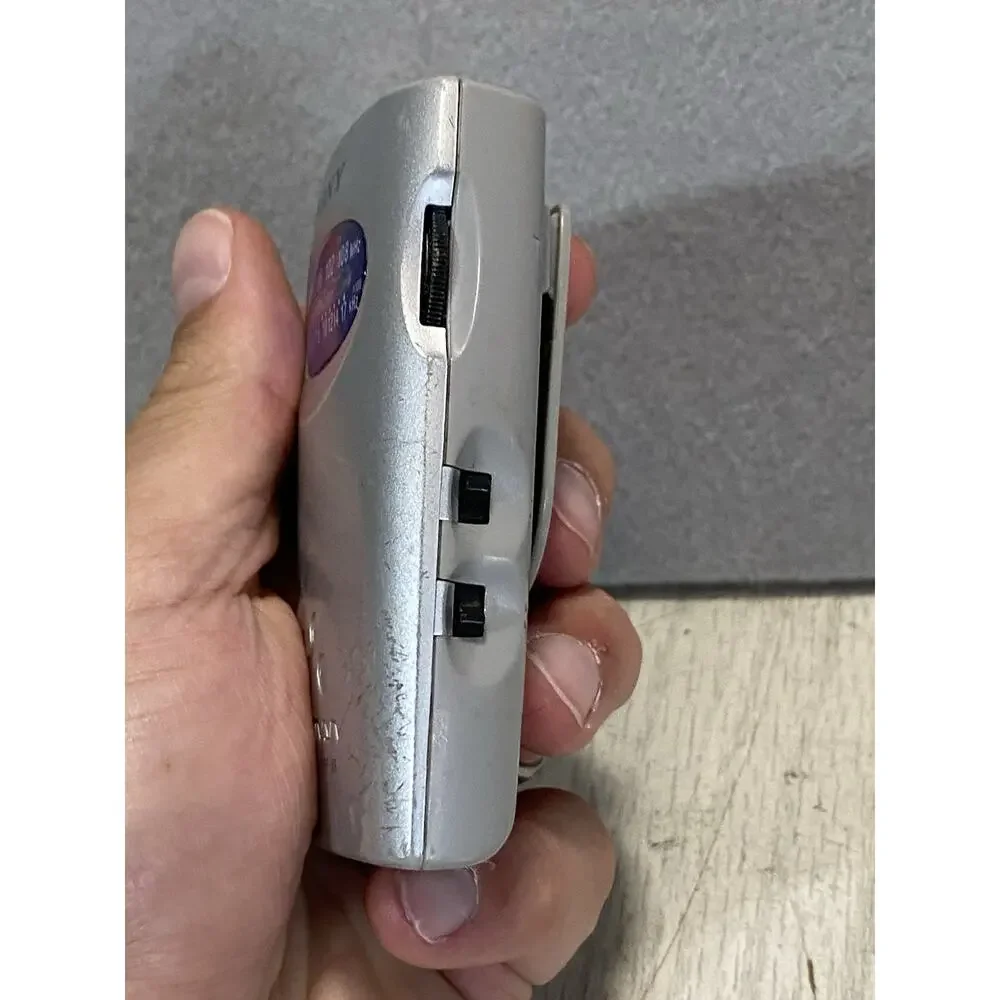 Sony Walkman FM/AM Pocket Radio SRF-59 Portable Receiver Silver Tested